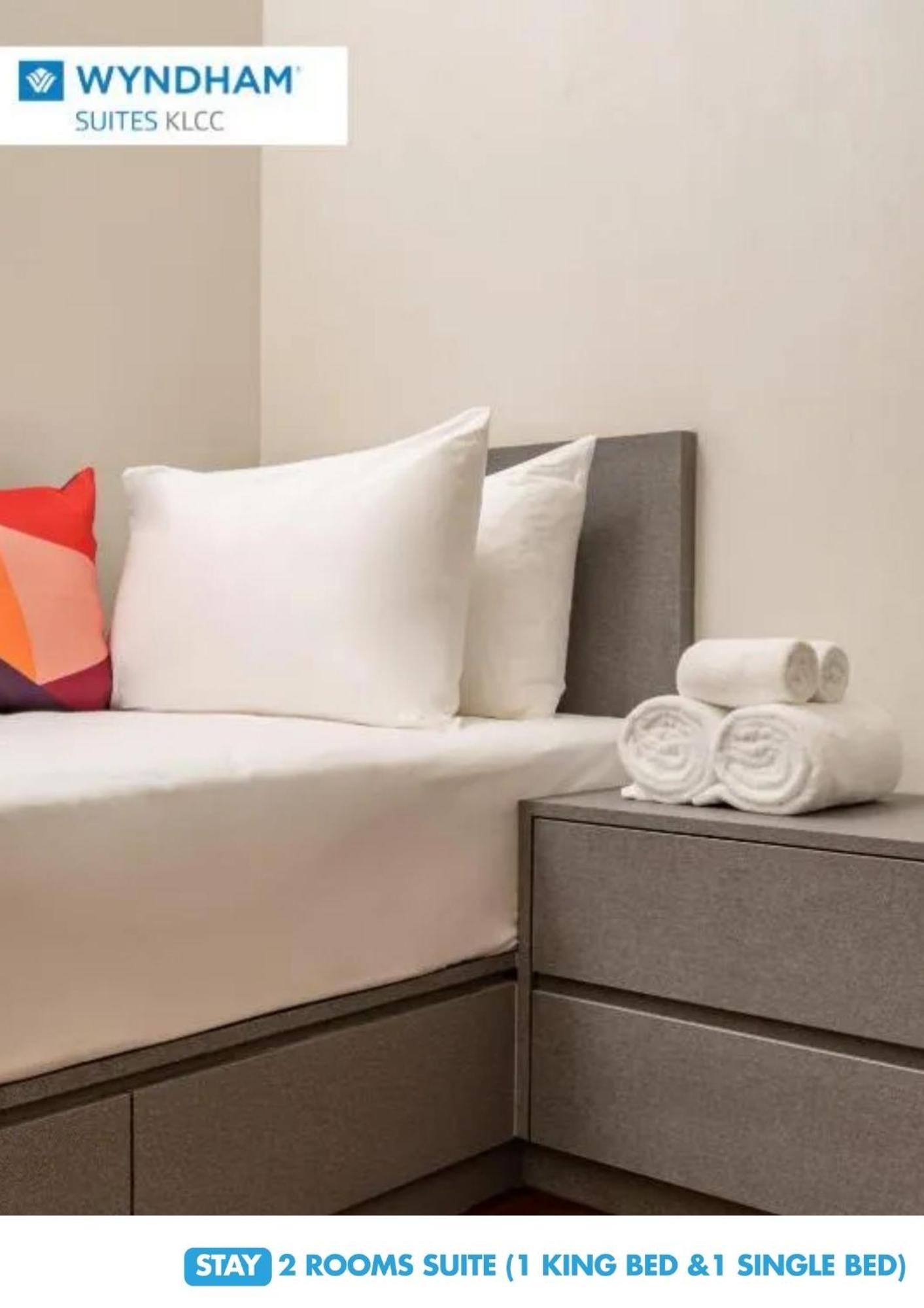 Wyndham Suites Klcc クアラルンプール エクステリア 写真 A bed with a duvet cover